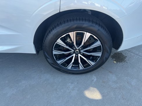 Certified 2025 Volvo XC60 B5 Plus image 10