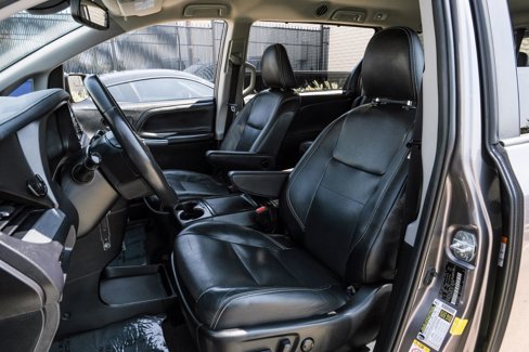 Used 2019 Toyota Sienna SE image 25