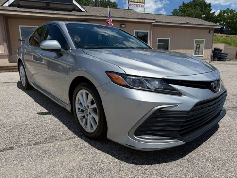 Used 2022 Toyota Camry LE image 1