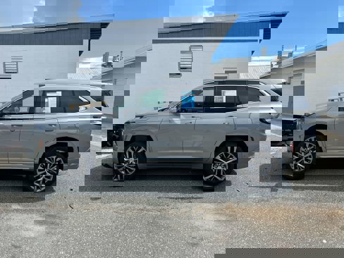 Certified 2025 Buick Enclave Avenir w/ Super Cruise Package image 9