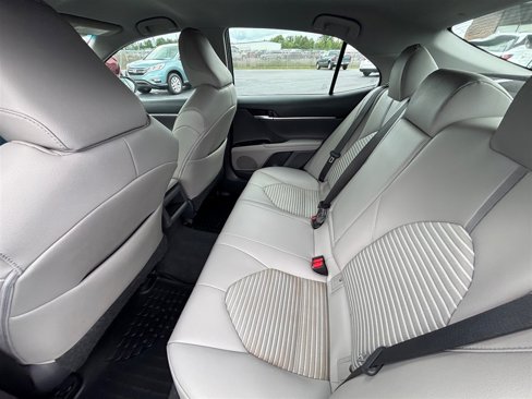 Used 2018 Toyota Camry image 15