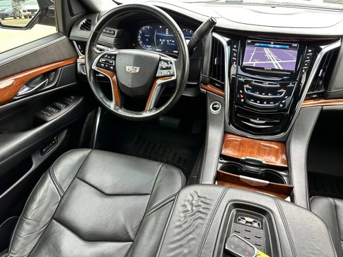 Used 2016 Cadillac Escalade Luxury image 12