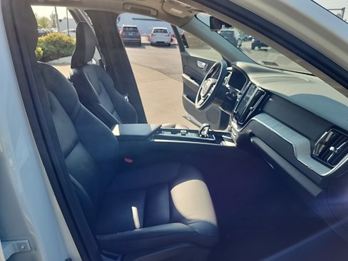 Certified 2025 Volvo XC60 B5 Plus image 43