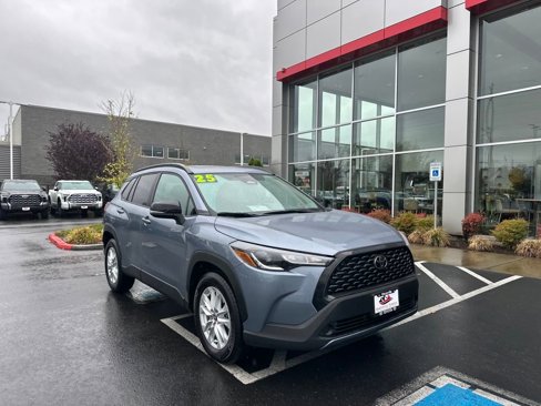 Certified 2025 Toyota Corolla Cross LE image 1