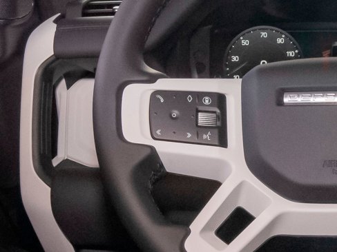 New 2025 Land Rover Defender 130 X-Dynamic SE image 15