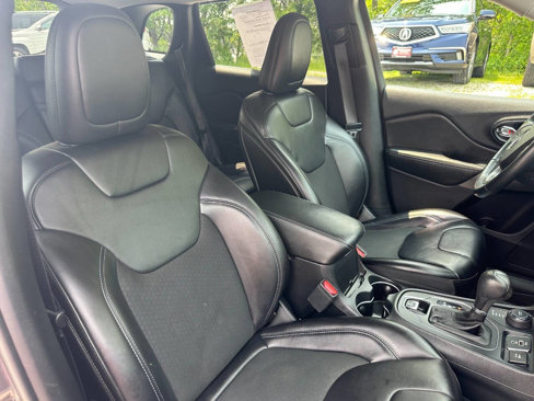 Used 2019 Jeep Cherokee Latitude Plus w/ Cold Weather Group image 14