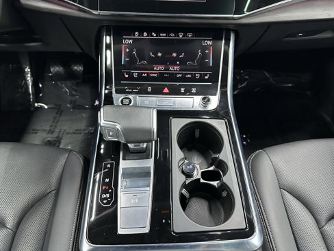 Used 2023 Audi Q8 Prestige image 16