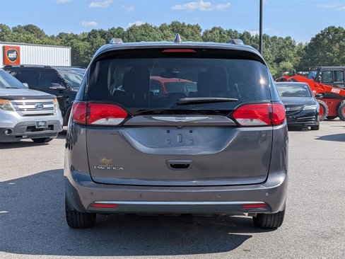 Used 2019 Chrysler Pacifica Touring-L image 4