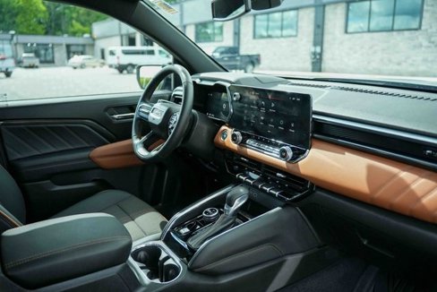 Used 2025 GMC Canyon AT4 image 14