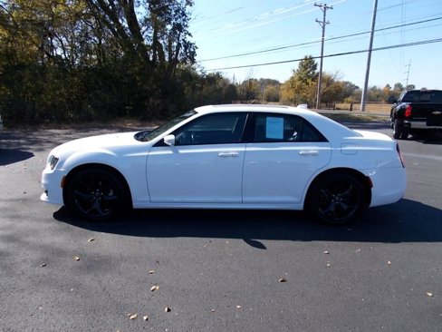 Used 2022 Chrysler 300 Touring L w/ Popular Equipment Group image 3
