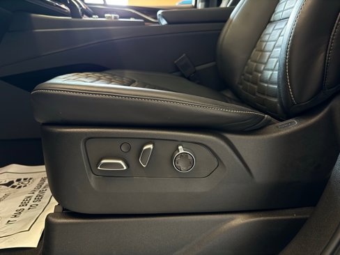Used 2024 Cadillac Escalade Premium Luxury Platinum image 39