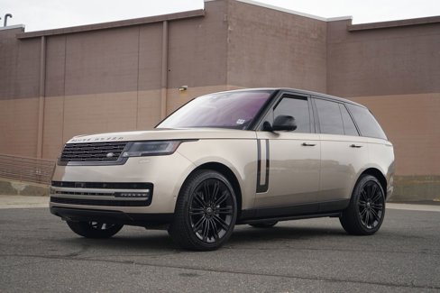 Used 2023 Land Rover Range Rover SE image 2