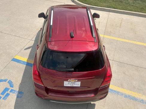 Used 2021 Chevrolet Trax LT w/ LT Convenience Package image 12