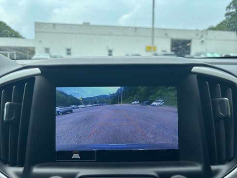 Used 2024 GMC Terrain SLT image 17