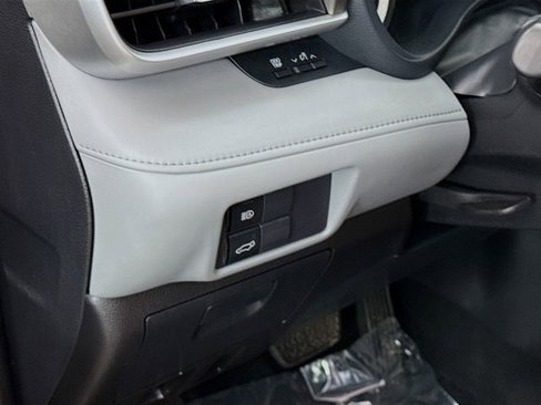Used 2021 Toyota Highlander LE image 10