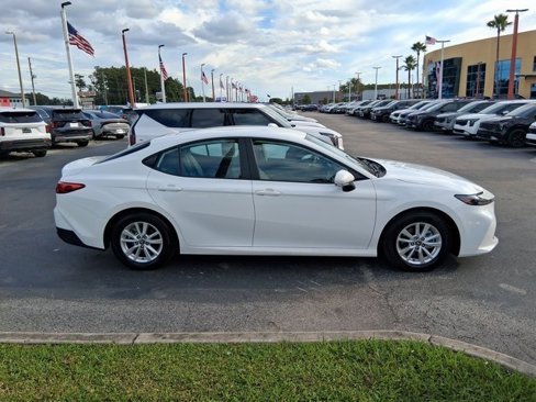 Used 2025 Toyota Camry LE image 5