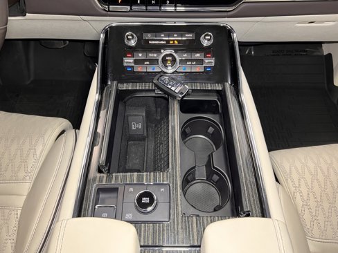 Used 2024 Lincoln Navigator L Black Label image 24