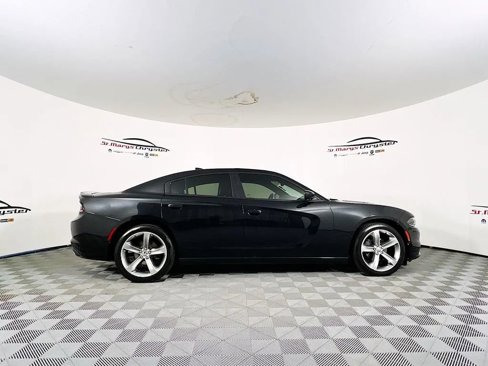 Used 2015 Dodge Charger SXT w/ Plus Group image 9