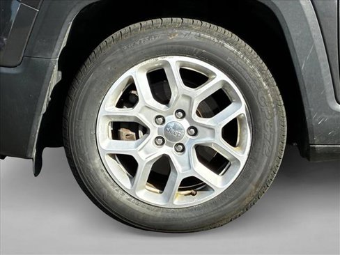 Used 2018 Jeep Renegade Latitude image 9
