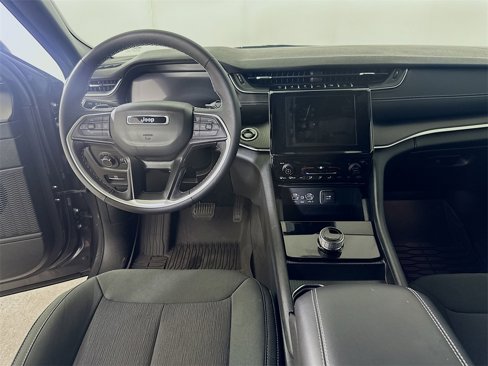 Used 2025 Jeep Grand Cherokee L Laredo image 18