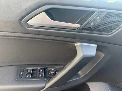 Used 2019 Volkswagen Tiguan SE image 9