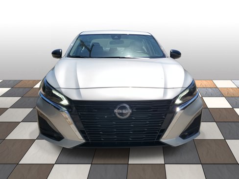 Used 2024 Nissan Altima 2.5 S image 2