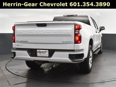 Used 2023 Chevrolet Silverado 1500 Custom image 7