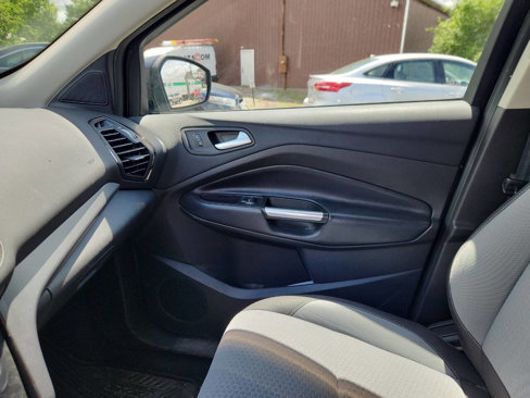 Used 2017 Ford Escape SE image 12