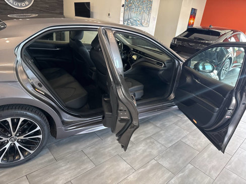 Used 2018 Toyota Camry SE image 17
