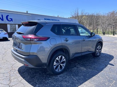 Used 2023 Nissan Rogue SV image 3