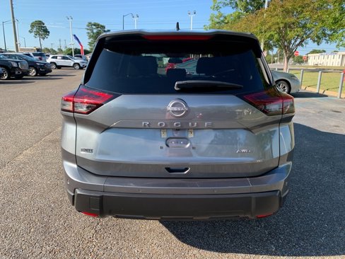 Used 2024 Nissan Rogue S image 6