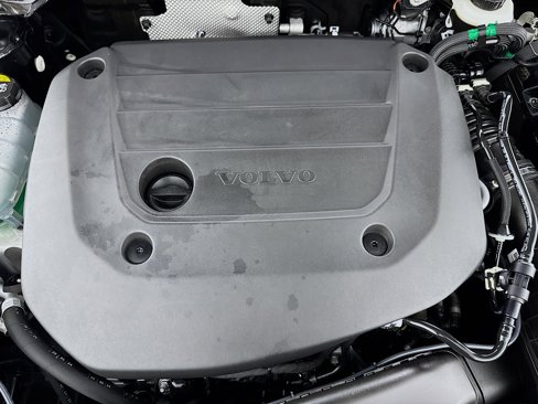 Used 2025 Volvo XC40 B5 Plus image 38
