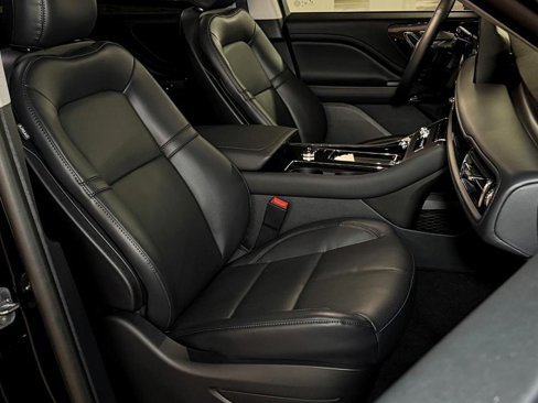 Certified 2025 Lincoln Aviator AWD image 11