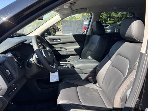 New 2025 Nissan Pathfinder SL image 4