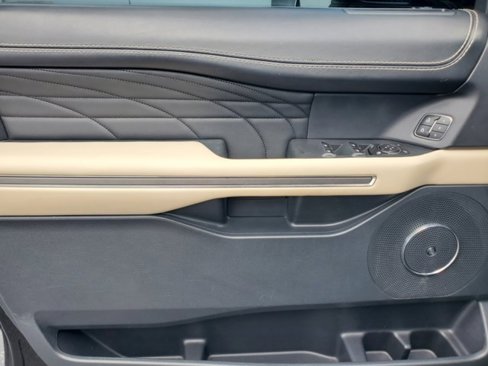 Certified 2022 Ford Expedition Platinum image 14
