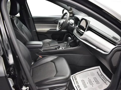 Used 2024 Jeep Compass Latitude image 16
