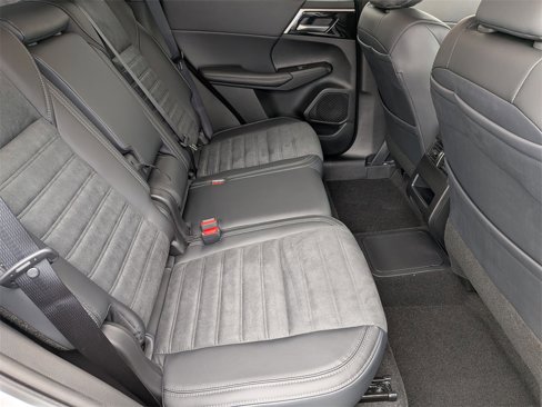 New 2025 Mitsubishi Outlander SE image 27