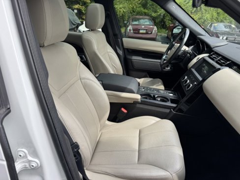 Used 2019 Land Rover Discovery SE image 30