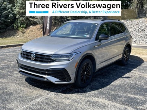 Certified 2022 Volkswagen Tiguan SE R-Line image 1