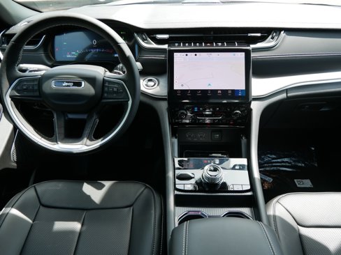 New 2025 Jeep Grand Cherokee Limited 4xe image 9