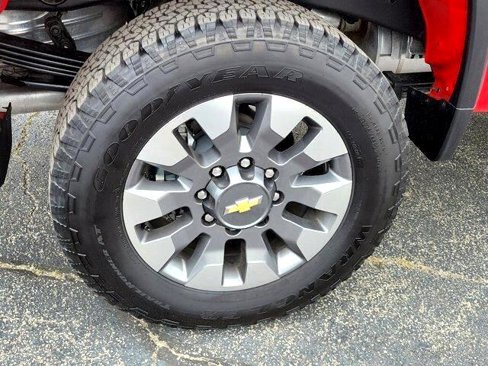 Used 2025 Chevrolet Silverado 2500 Custom image 5