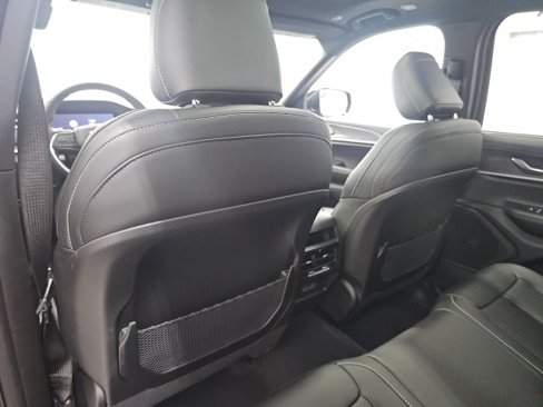 New 2025 Jeep Grand Cherokee Limited w/ Luxury Tech Group II image 18