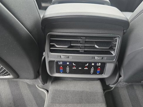 Used 2022 Audi Q8 Premium Plus w/ Premium Plus Package image 17