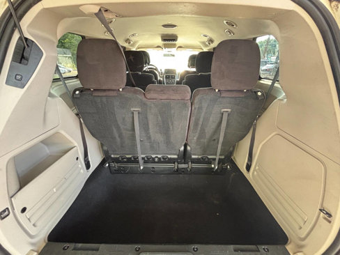 Used 2013 Dodge Grand Caravan SXT image 9