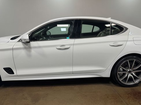 Used 2025 Genesis G70 2.5T image 37