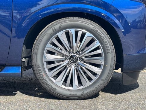 New 2025 INFINITI QX80 Luxe image 3