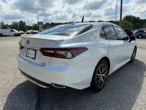 Used 2022 Toyota Camry XLE image 3