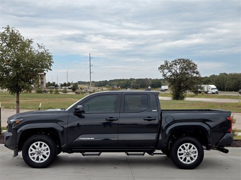 Used 2025 Toyota Tacoma SR5 image 3