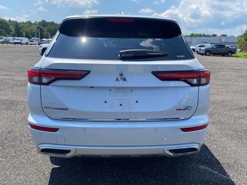 New 2025 Mitsubishi Outlander 4WD Plug-In Hybrid image 4