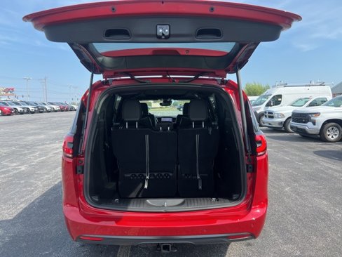 New 2026 Chrysler Pacifica Limited image 6